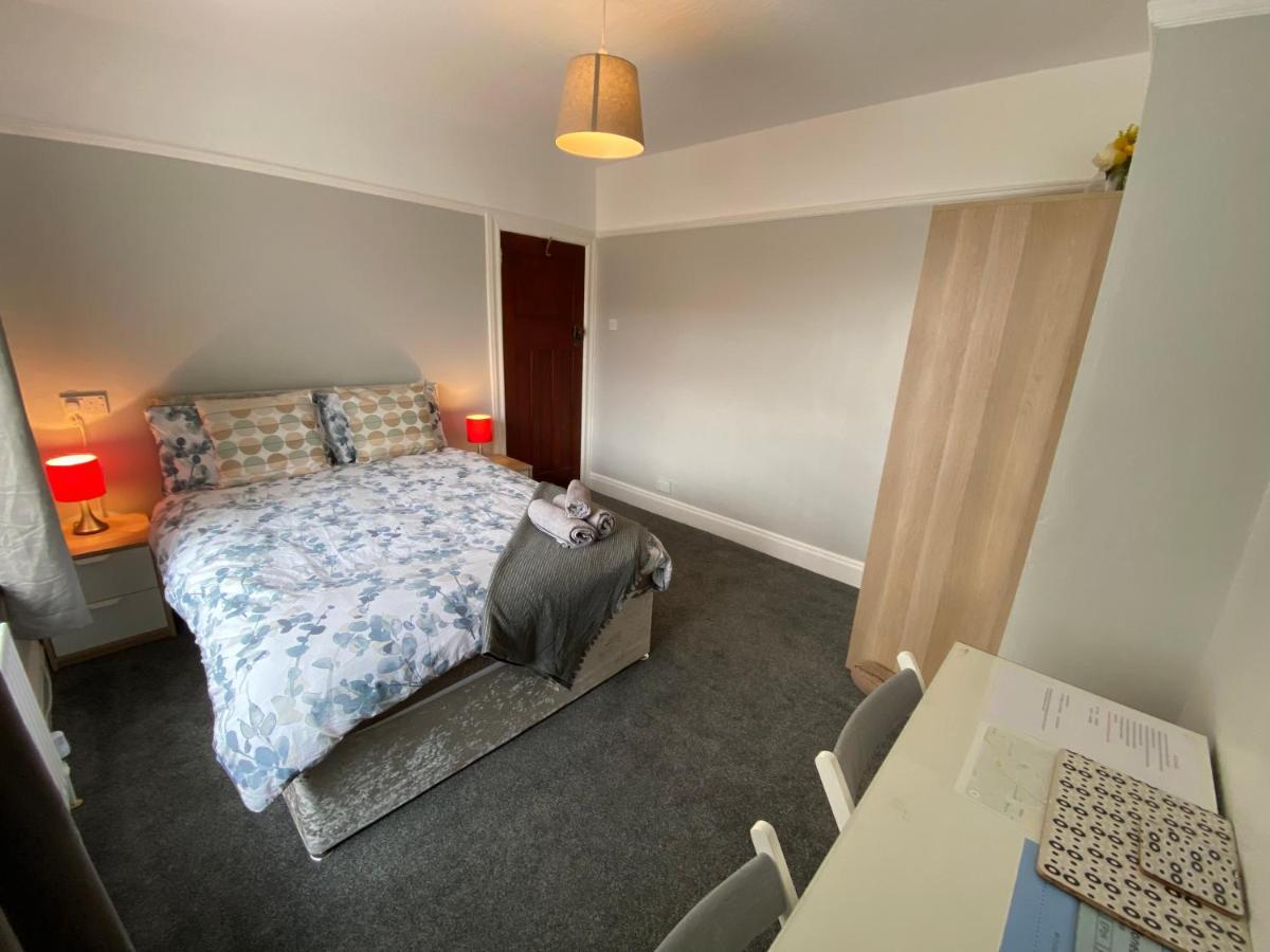 Crumlin Road Town House Homestay *