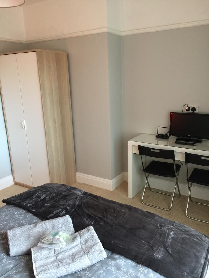 Crumlin Road Town House Homestay *